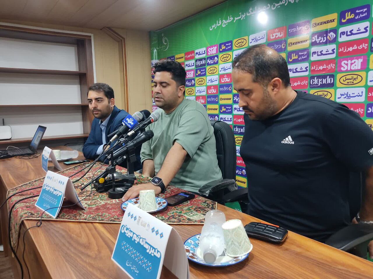 اخباری: قطع ارتباط داور ویدئویی حق چادرملو را ضایع کرد؛ مقصران جوابگو باشند + فیلم