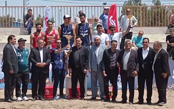گلستان بر سکوی قهرمانی والیبال ساحلی کارگران کشور ایستاد
