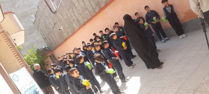 سنت حسنهکه از معلم فقید تبریزی بر جا ماند/اهدای قلک دانشآموزان به بیماران مبتلا به سرطان