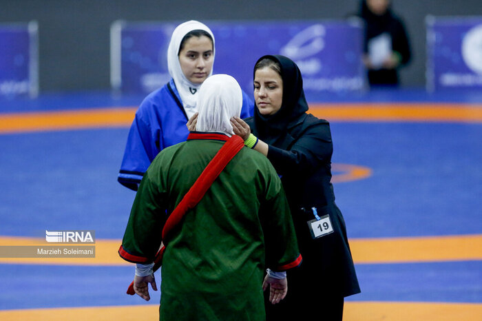 بانوان مازندرانی بر بام کشتی آلیش کشور ایستادند