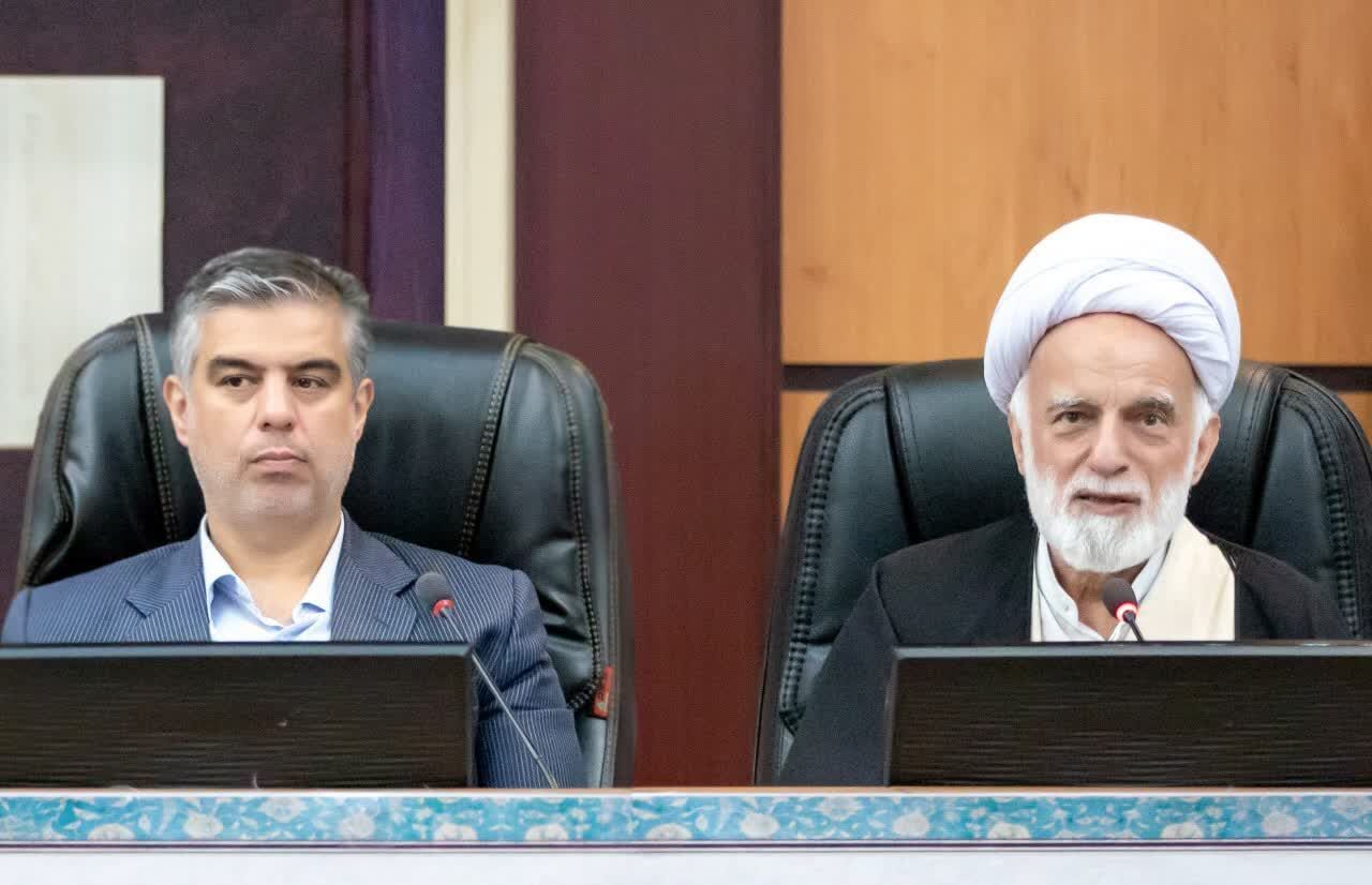 نماینده ولی فقیه و استاندار مرکزی روز معلم را تبریک گفتند