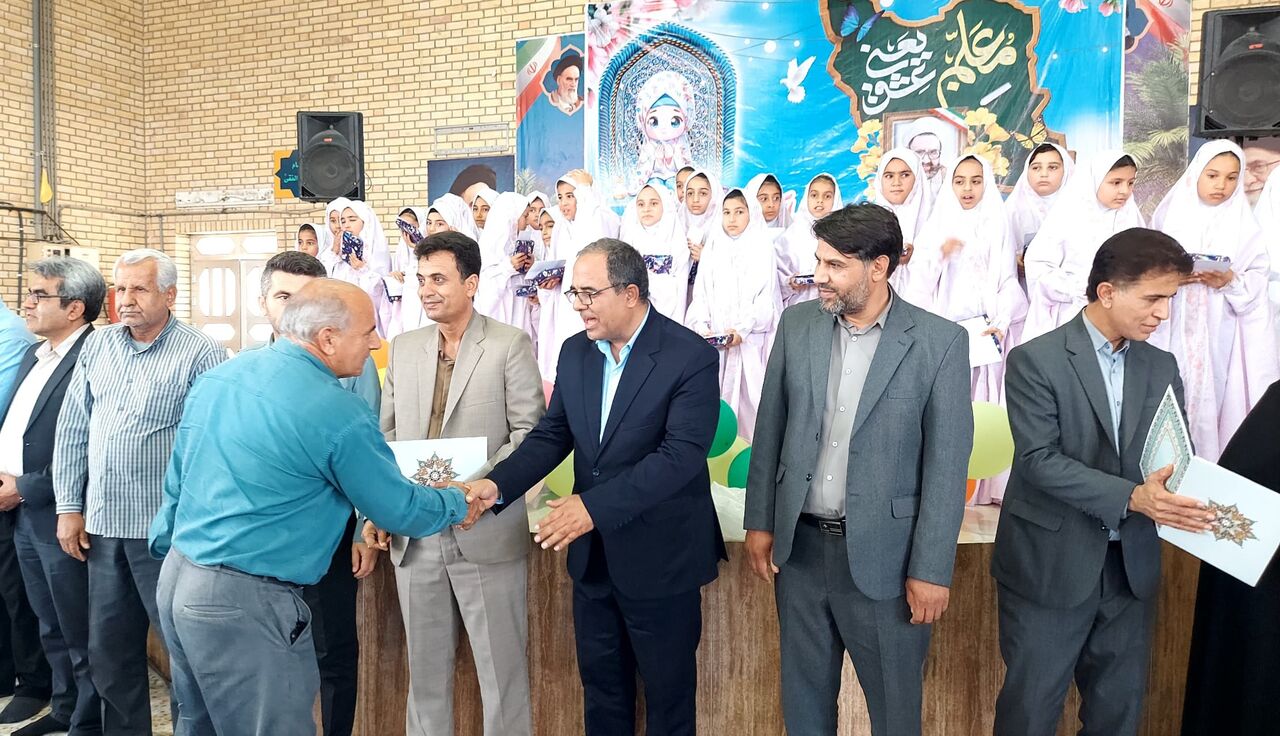 ۶۴ معلم شهرستان بوشهر تجلیل شدند