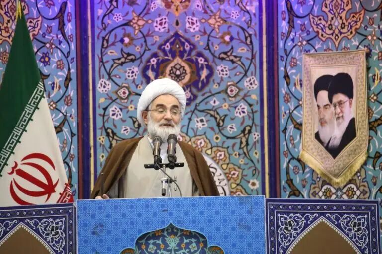 امام‌جمعه رشت: نگاه جهانیان به اقتدار نظامی و انسجام ملی ایران است