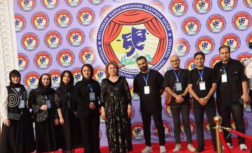 سیاهپوشی هنرمندان ایرانی در جشنواره تئاتر تاجیکستان