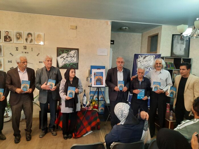 رونمایی از کتاب بلوزه‌ی شوق + شعرخوانی شاعر