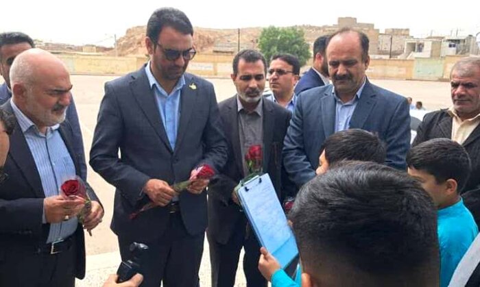 استاندار خوزستان: آموزش و پرورش دانش‌آموزان را با زندگی اجتماعی آشنا کند