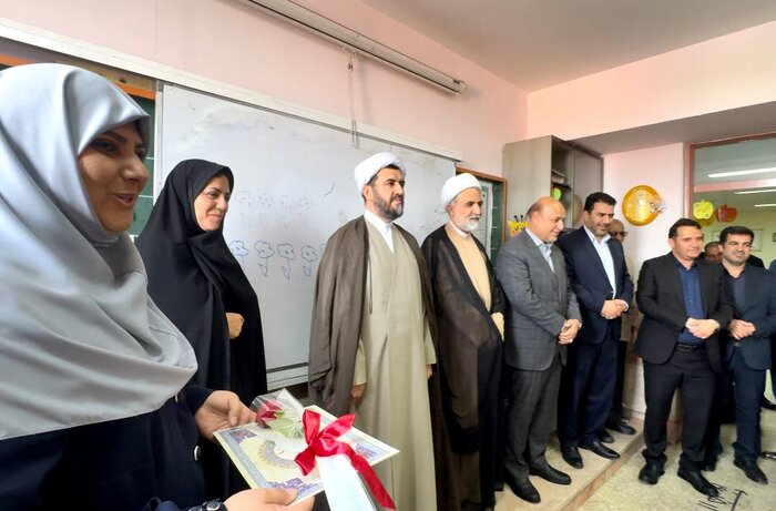 تجلیل از معلمان در خط مقدم جهاد تربیتی؛ مسئولان اسلامشهر در کنار فرهنگیان +فیلم