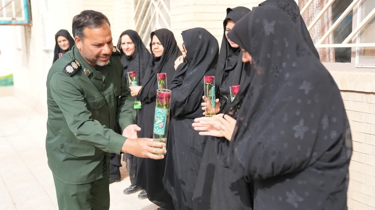فرمانده سپاه یزد از شروع طرح هر پاسدار یک معلم در استان خبر داد