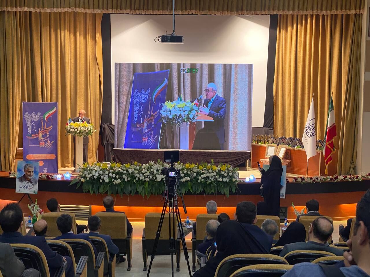 فرزندان شاهد و ایثارگر تداوم‌بخش راه پدرانشان در جبهه علم باشند