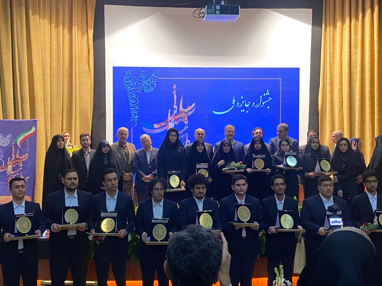 تجلیل از ۲۶ دانشجوی برتر ایثارگر بدون دریافت سهمیه کنکور
