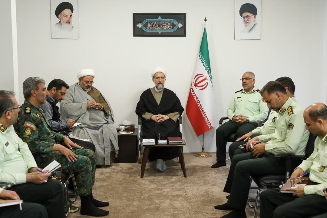 امام جمعه قزوین: کار پلیس ترکیبی از اقتدار و مهربانی است