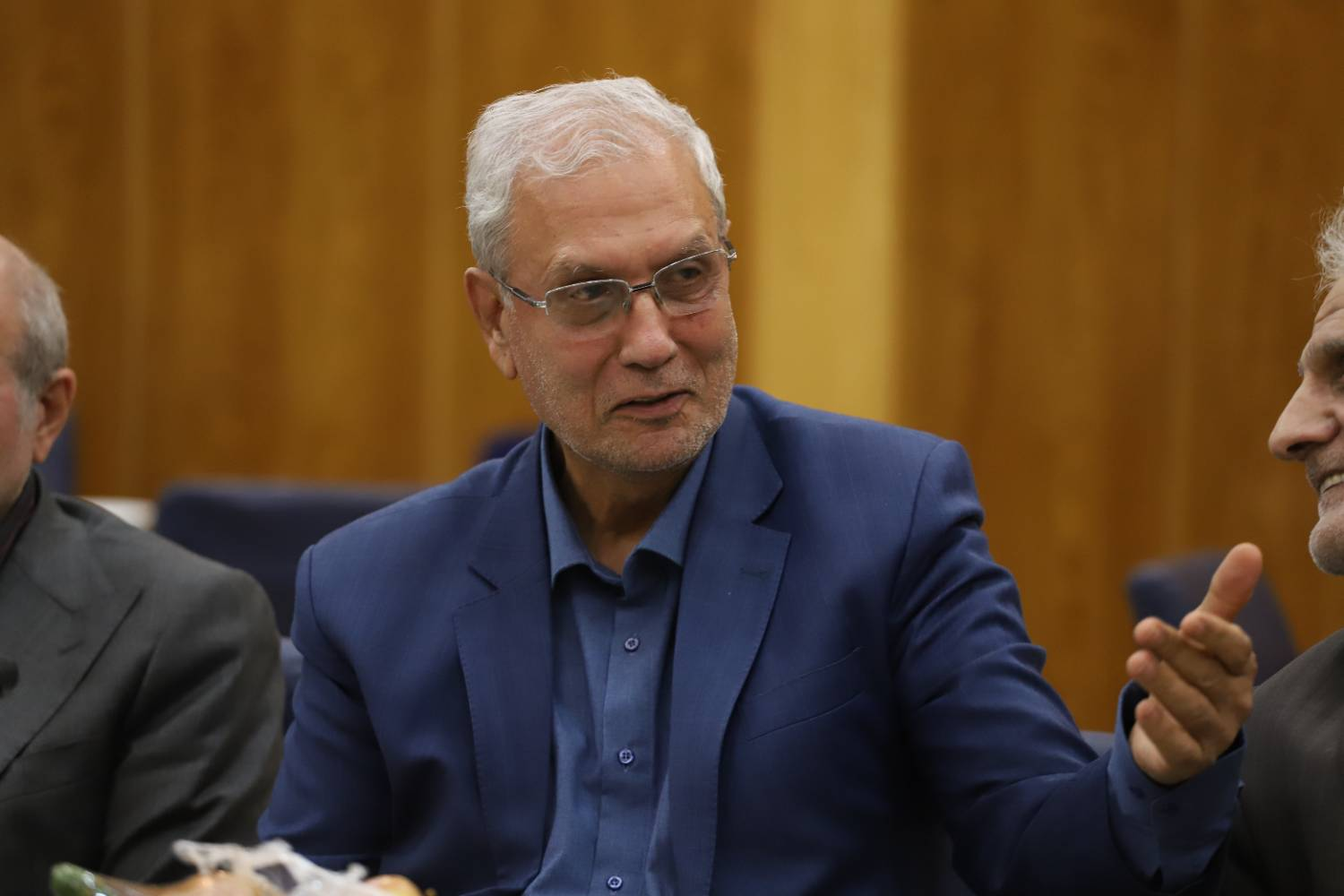 در ۱۵ سال گذشته در مدیریت عملکرد مدیران و کارکنان دولت موفق نبودیم