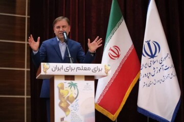 استاندار بوشهر: معلمان برای زنده نگهداشتن امید در جامعه تلاش کنند
