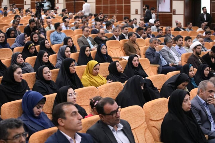 استاندار بوشهر: معلمان برای زنده نگهداشتن امید در جامعه تلاش کنند
