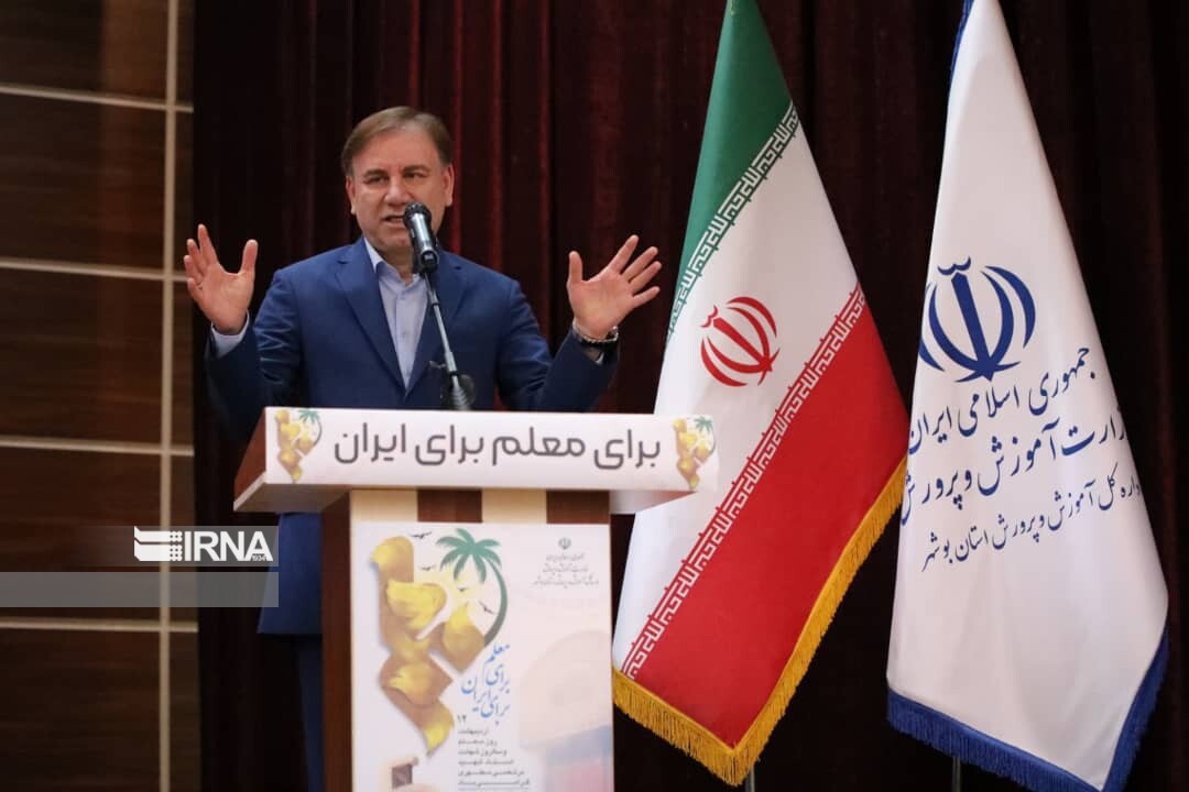 استاندار بوشهر: معلمان برای زنده نگهداشتن امید در جامعه تلاش کنند