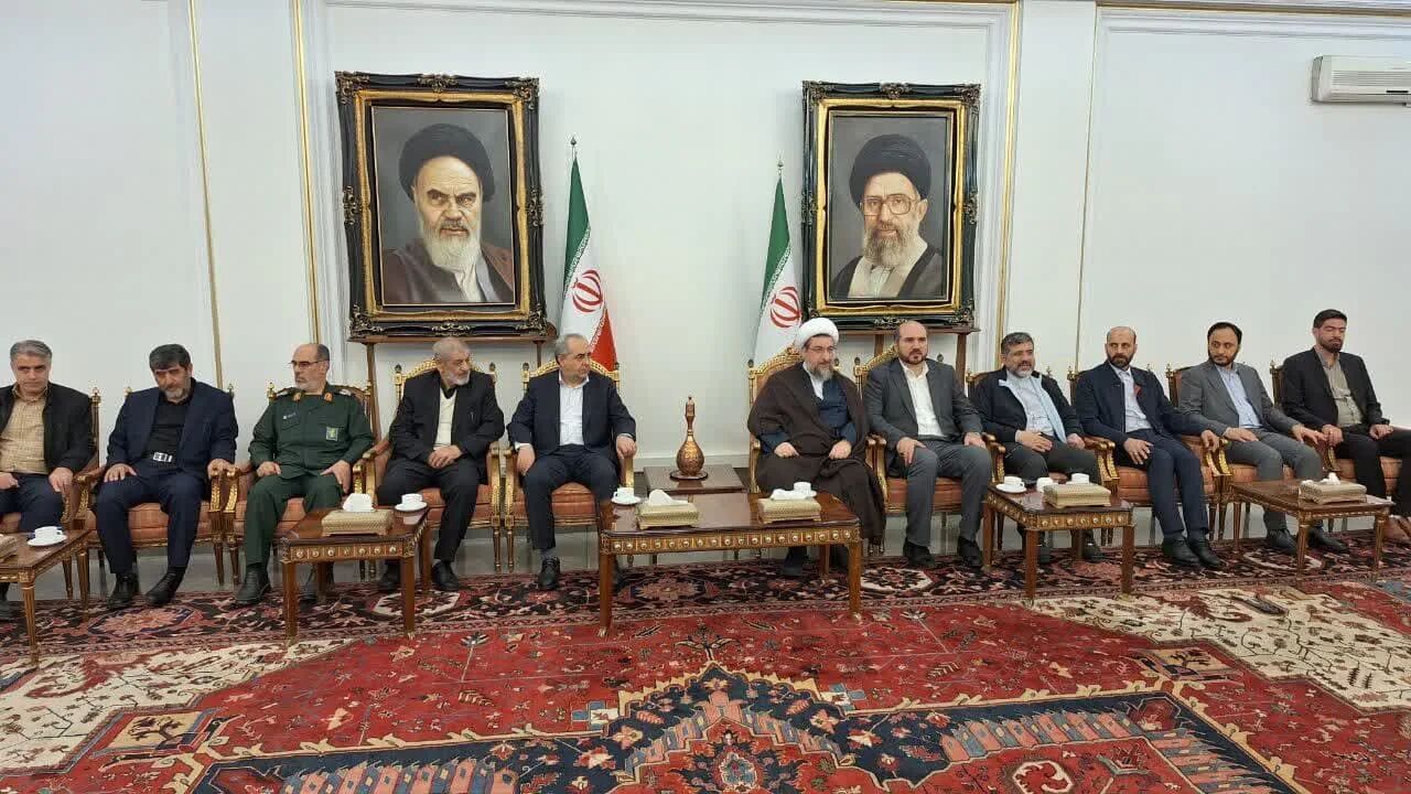 جمعی از مسوولان دولت سیزدهم و خانواده‌ شهید رئیسی وارد تبریز شدند