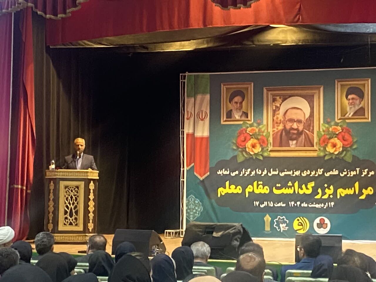 دانشگاه تولیدکننده فکر و عامل توسعه است دانشگاه تولیدکننده فکر و عامل توسعه است