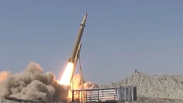 İranın ən yeni ballistik raketi təqdim olundu