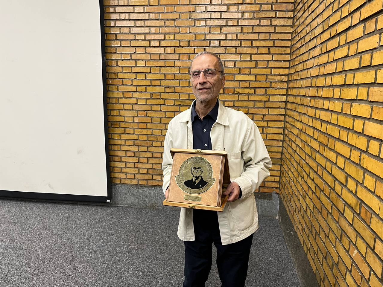 اهدای نشان علوم اجتماعی به «هادی خانیکی»، پاسداشت مقام علمی و مدنی استاد