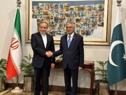 Iranian and Pakistani foreign ministers meet in Islamabad
