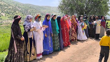 گرامیداشت هفته معلم/ روزی شاد و متفاوت برای معلمان عشایر کهگیلویه وبویراحمد