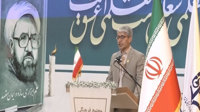 راهی که تا معلمی باقی است / این دانشگاه‌ها جای سیاسی‌کاری نیست