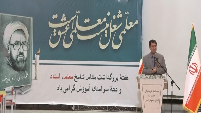 راهی که تا معلمی باقی است / این دانشگاه‌ها جای سیاسی‌کاری نیست