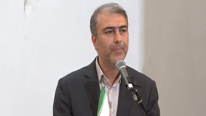 راهی که تا معلمی باقی است / این دانشگاه‌ها جای سیاسی‌کاری نیست