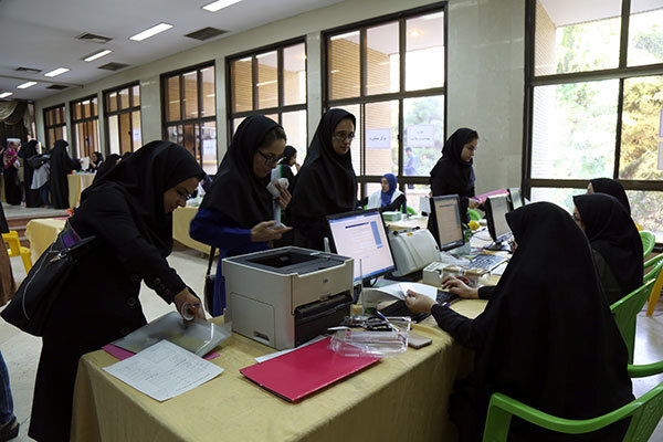 نام‌نویسی ۱۲ هزار دانشجو برای بیمه لپ‌تاپ و تلفن همراه