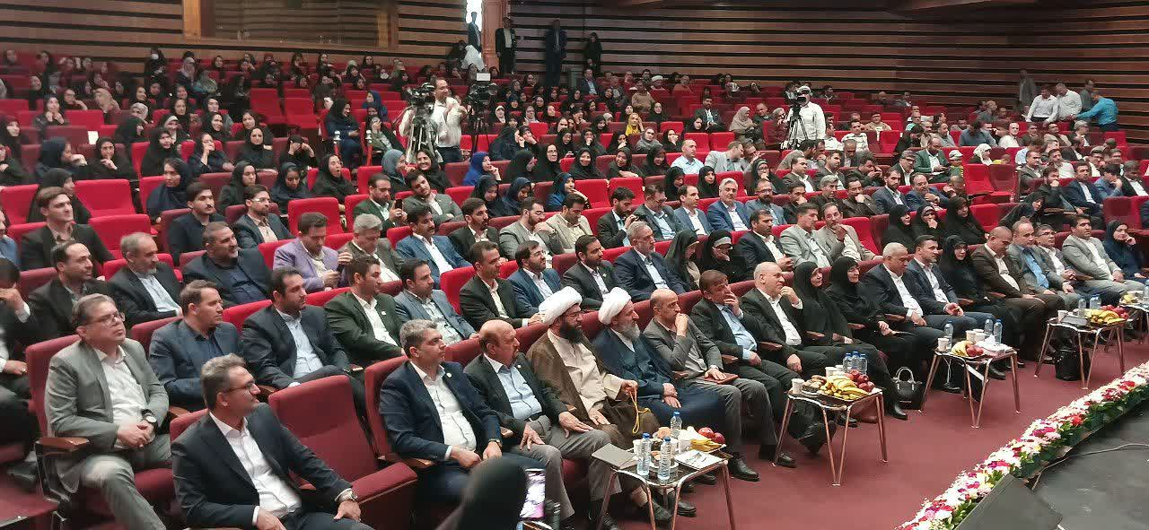 معلمان نمونه شهرستان های استان تهران در شهرری با هدیه سفر به کربلا تجلیل شدند