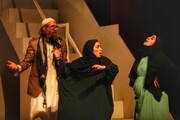 «و تن زمین»؛ روایت رنج زنان و کودکان غزه روی صحنه تالار فرهنگ و هنر قم