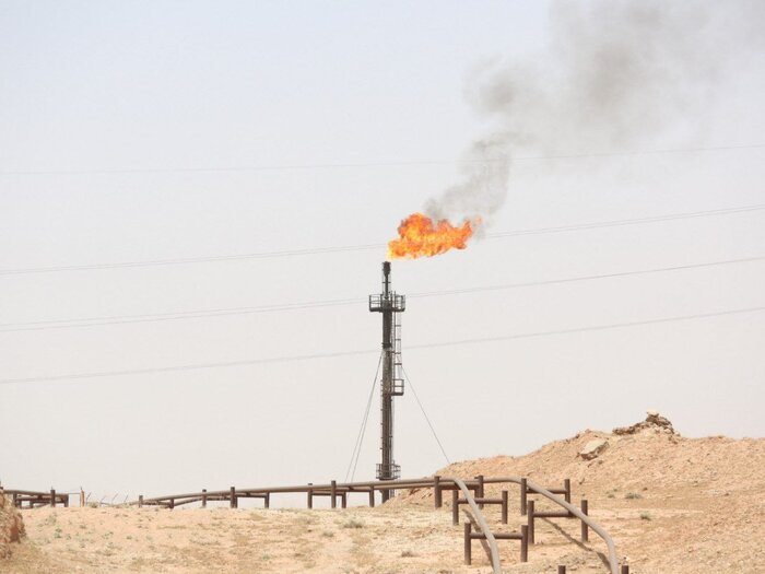 نشت تاسیسات نفت شهر محیط زیست و آب غرب کرمانشاه را آلوده کرد + فیلم