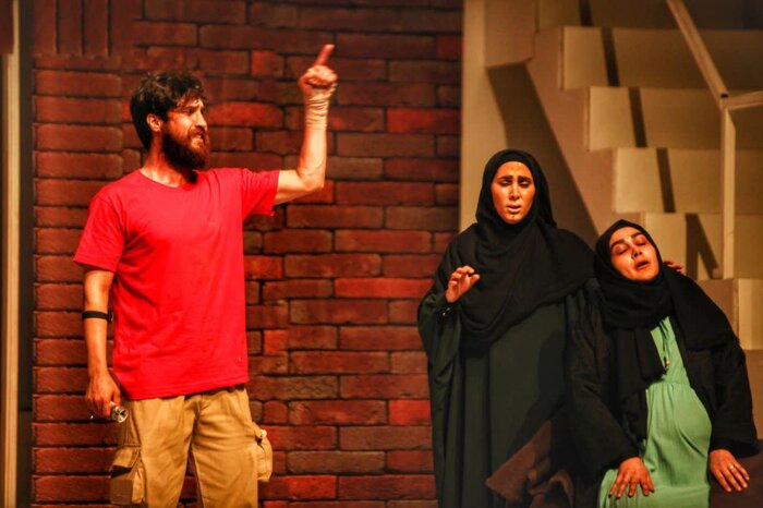 «و تن زمین»؛ روایت رنج زنان و کودکان غزه روی صحنه تالار فرهنگ و هنر قم