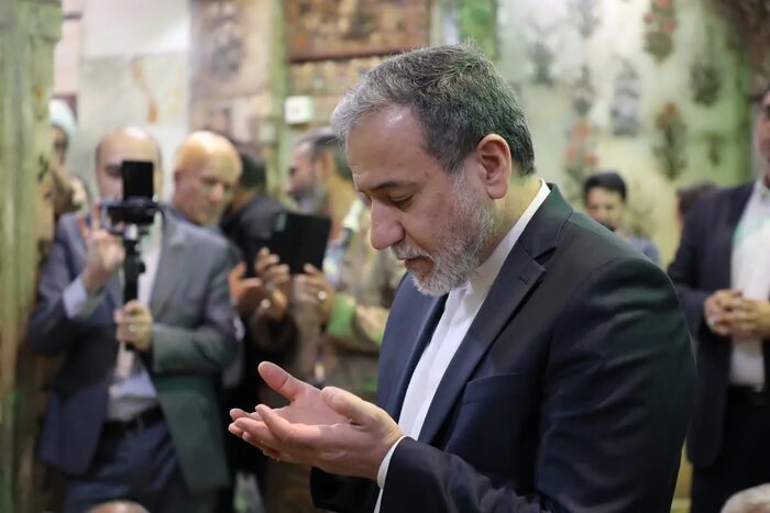 وزیر امور خارجه وارد قم شد