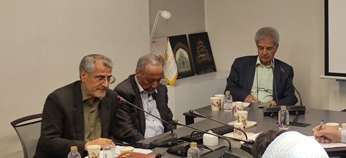 در گستره فرهنگی ایران «فارسی‌زدایی» روی داده است