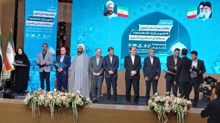 معلمان چراغ راه و معمار تمدن آینده ایران در تراز انقلاب اسلامی هستند