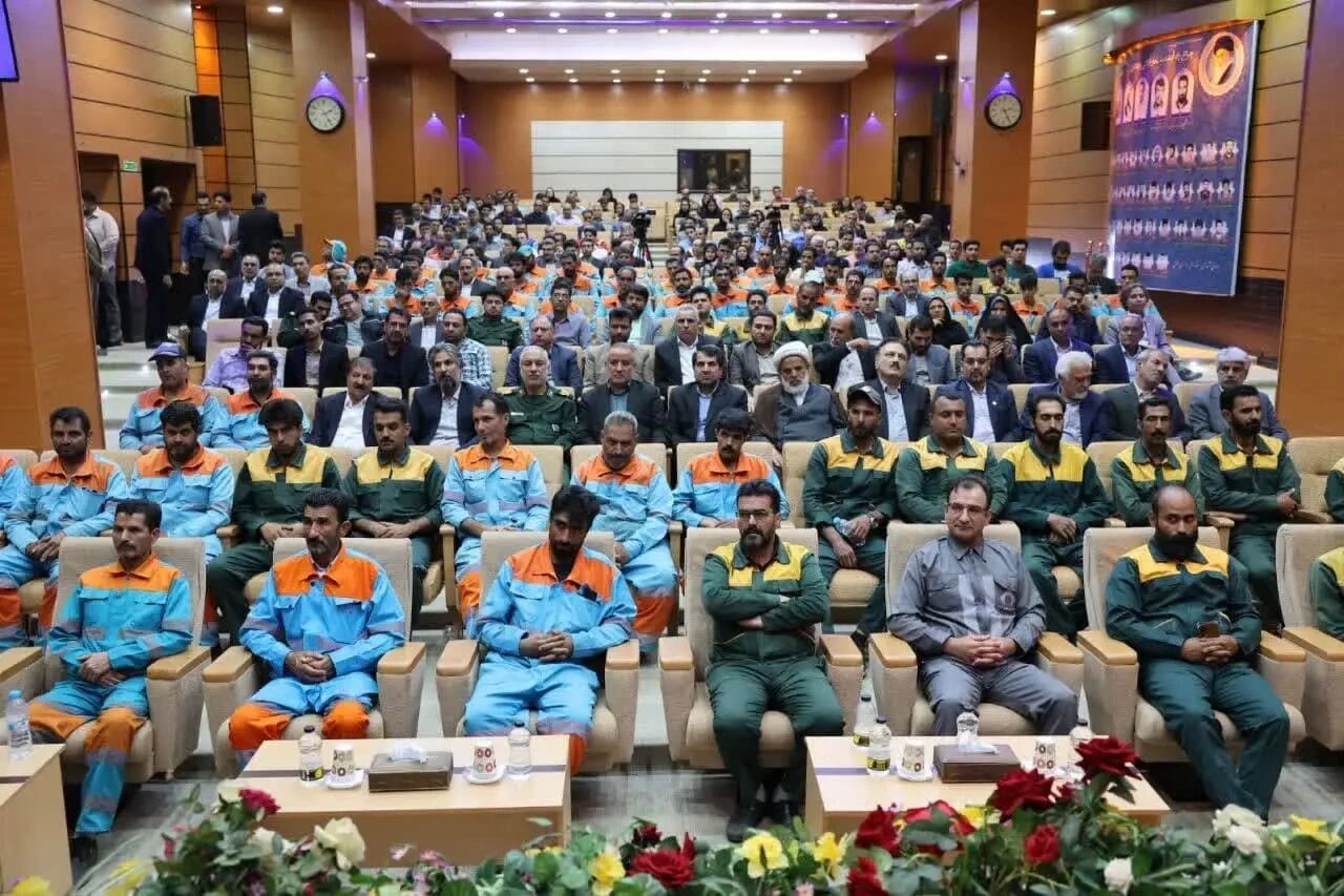 تعبیر واقعی تکریم؛ از غافلگیری صبحگاهی تا تکیه بر جای بزرگان + فیلم