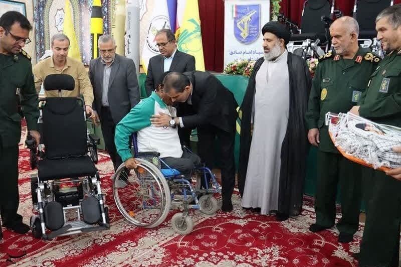 بسیج سازندگی بوشهر ۴۸ دستگاه ویلچر برقی به معلولان اهدا کرد بسیج سازندگی بوشهر ۴۸ دستگاه ویلچر برقی به معلولان اهدا کرد