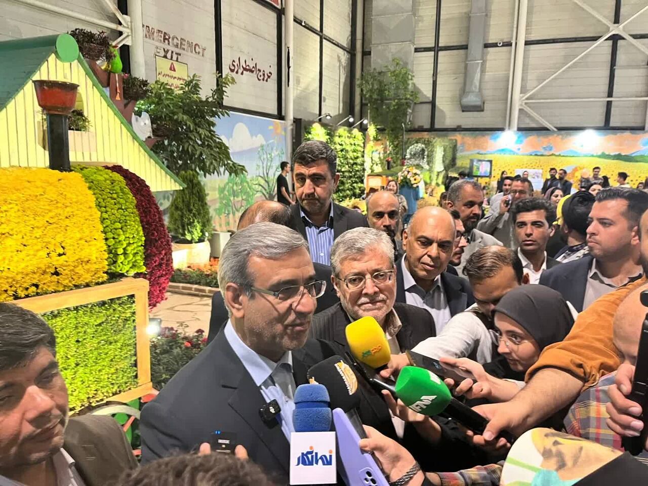 استاندار خراسان رضوی: ایجاد پایانه صادراتی گل و گیاه را در خراسان رضوی پیگیری می‌کنیم