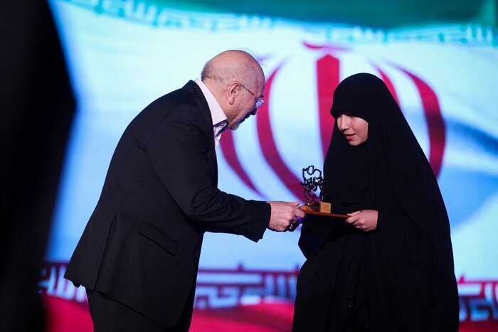 قالیباف از دختران شهدای مقاومت و خدمت تجلیل کرد