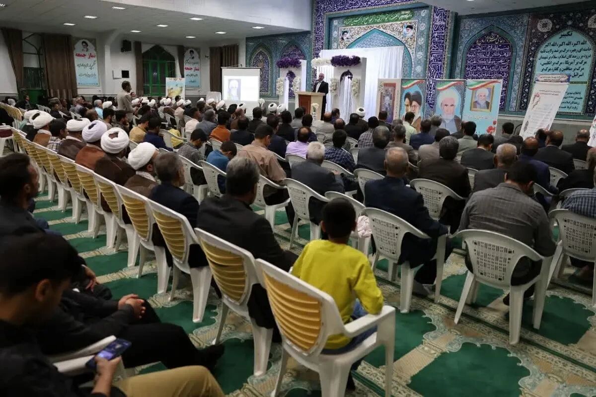 استاندار خراسان جنوبی: علمای دین، چراغ‌ هدایت جامعه‌ هستند