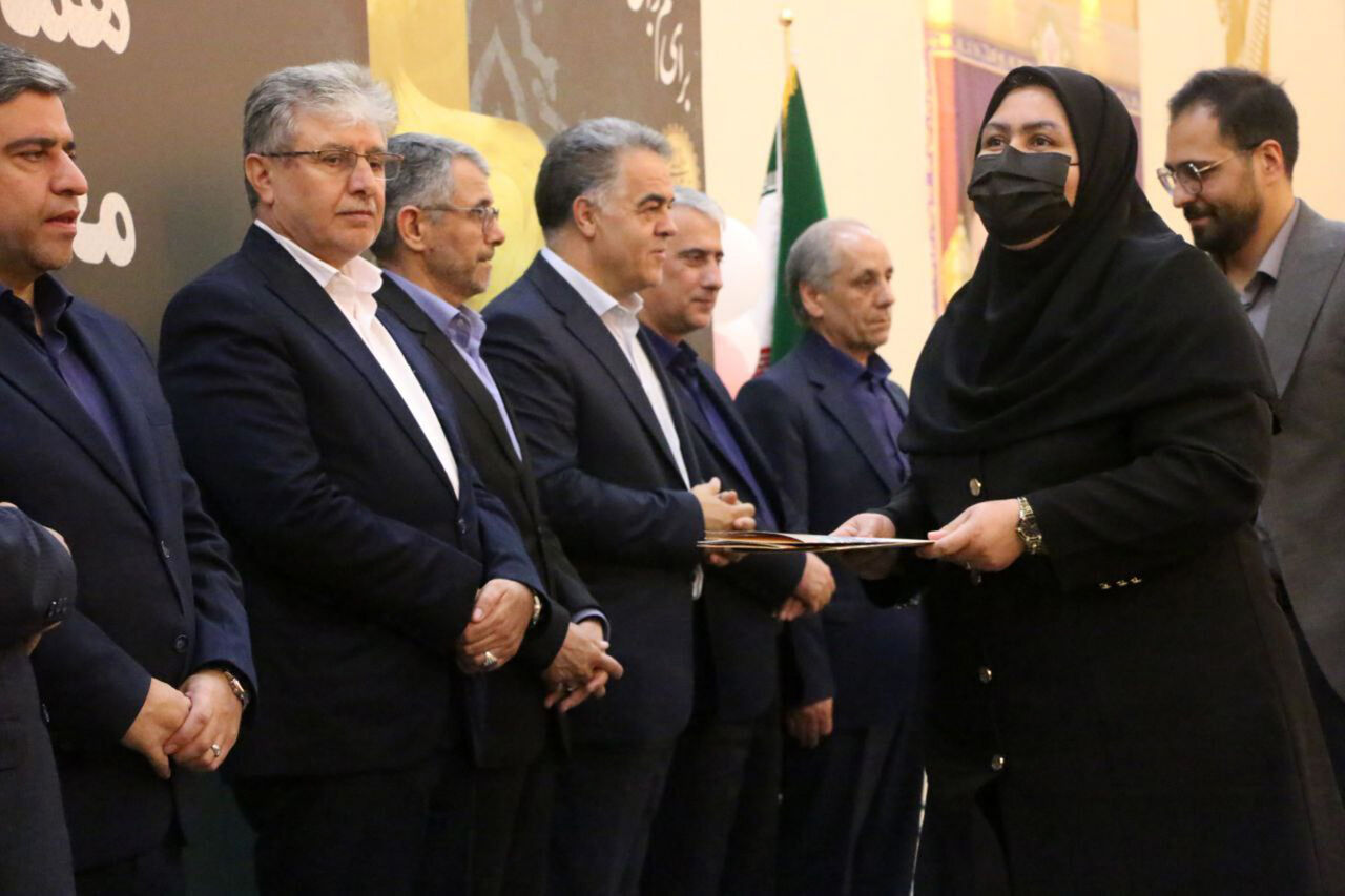 ۱۴۸ نفر از معلمان نمونه و برگزیده استان اردبیل تجلیل شدند