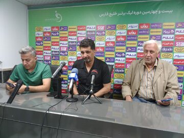 سرمربی آلومینیوم: از جایگاه تیم در جدول رده‌بندی راضی نیستم