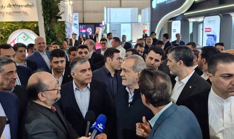 رئيس الجمهورية يزور المعرض الدولي للنفط والغاز والبتروكيماويات