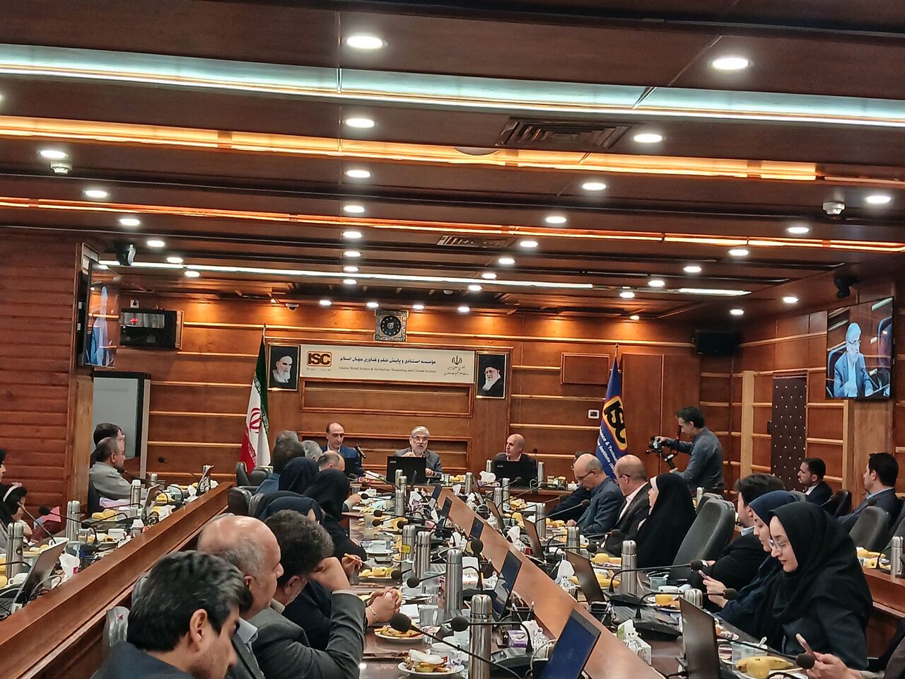 وزیر علوم: داده‌های موسسه استنادی و پایش علم و فناوری جهان اسلام هشدار دهنده است