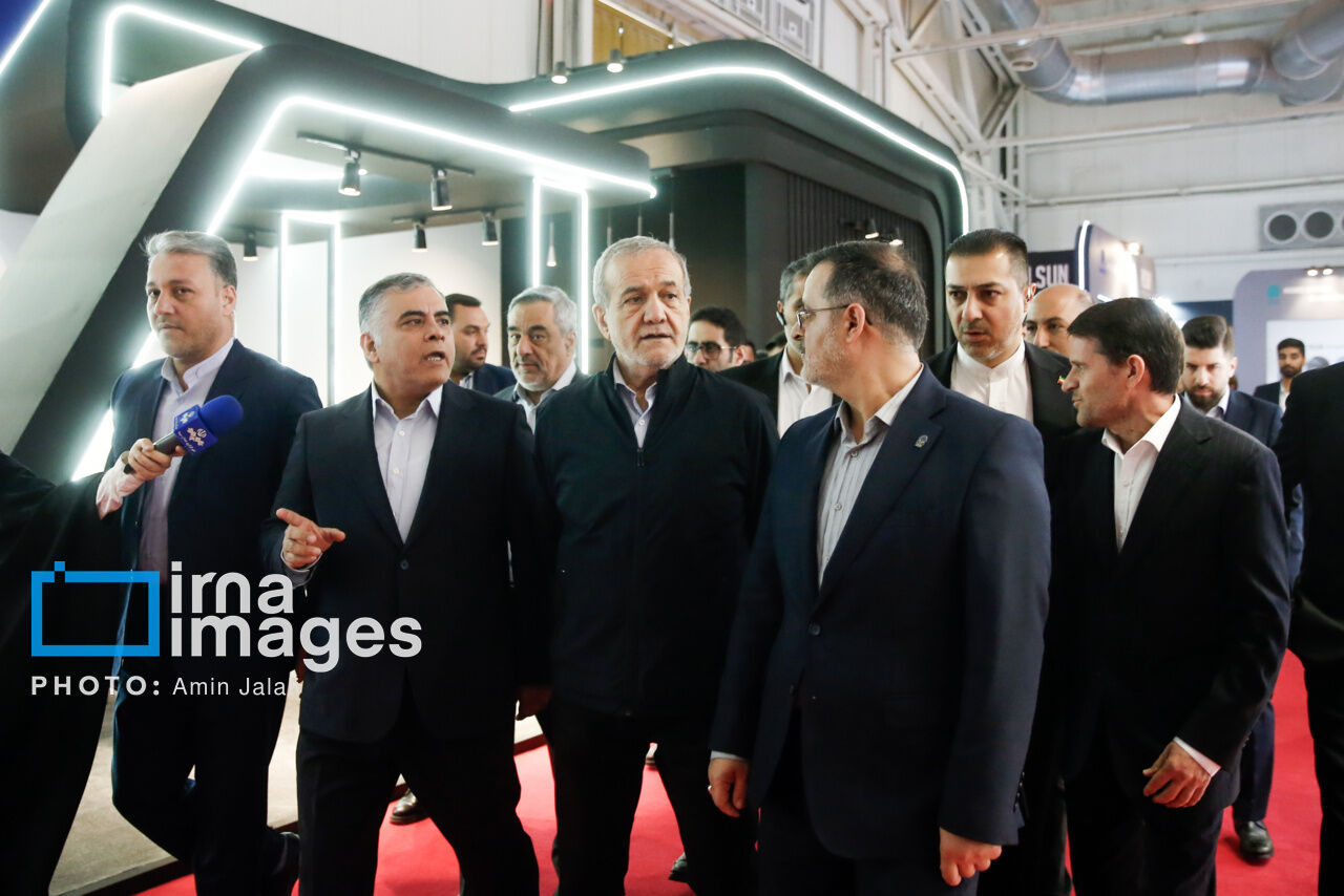 بزشكيان يدعو للتواصل بين شركات النفط والغاز والبتروكمياويات و الجامعات
