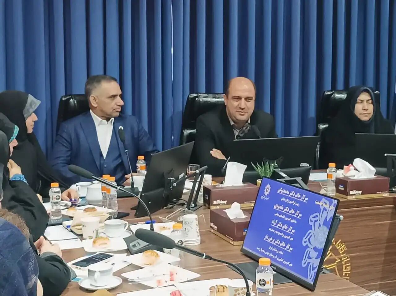 بانوان در حوزه مدیریتی با ظرافت وظایف خود را انجام می دهند