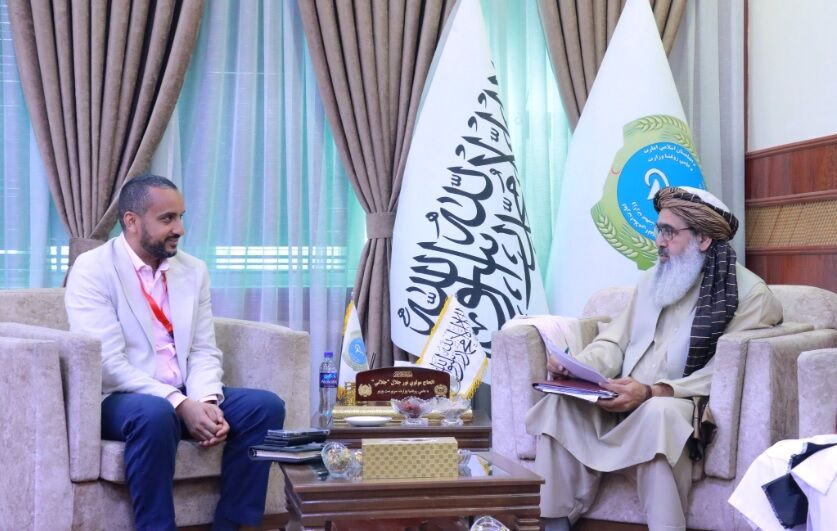 نظام صحی کشور را به سمت خودکفایی سوق می‌دهیم