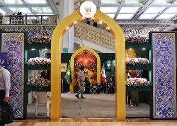 برنامه‌های غرفه کتاب سال آستان قدس رضوی به مناسبت ولادت امام رضا(ع)