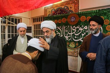 مراسم عمامه‌گذاری طلاب خارجی در قم برگزار شد